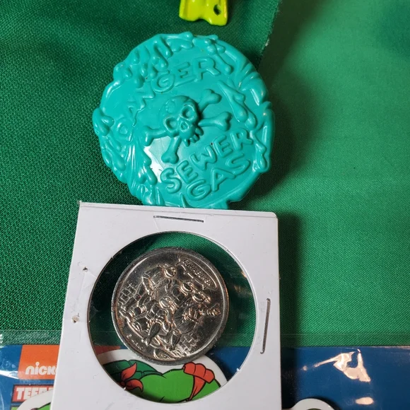 Vintage Teenage Mutant Ninja Turtles (TMNT) Action Figure & Merchandise Lot - Picture 12 of 17